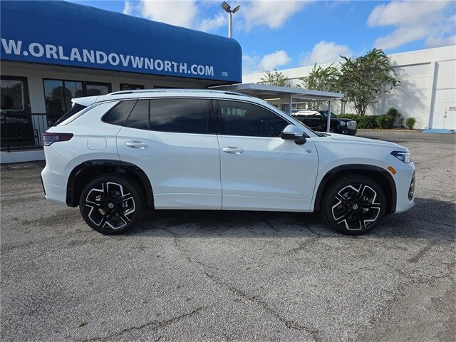 2026 Volkswagen Tiguan SEL R-Line photo 3