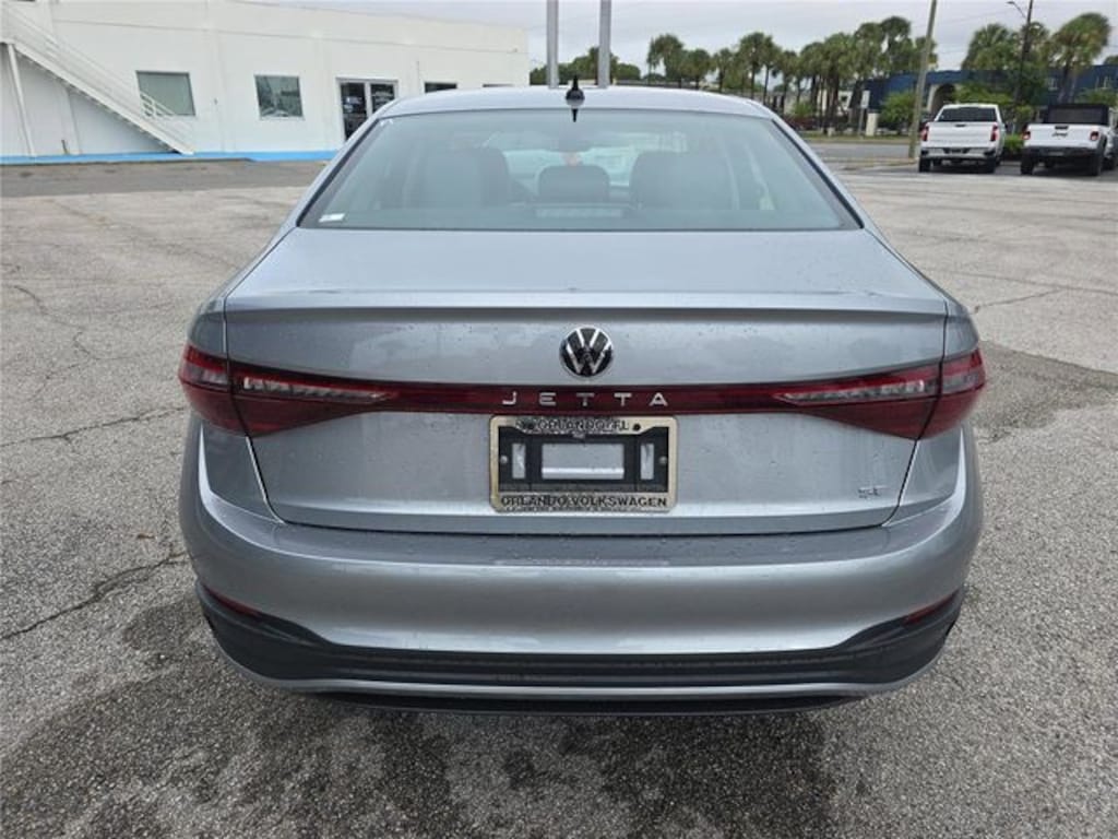 New 2025 Volkswagen Jetta 1.5T SE Sedan