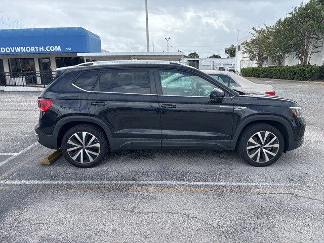 2022 Volkswagen Taos SE photo 4