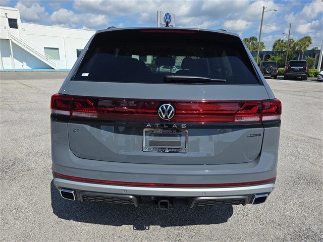 2025 Volkswagen Atlas Peak Edition SE photo 3