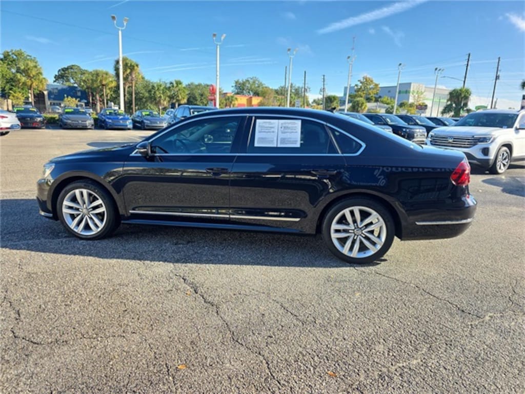 Used 2017 Volkswagen Passat 1.8T SE Sedan