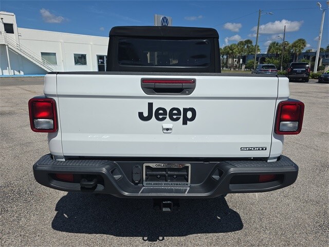 2020 Jeep Gladiator Sport photo 3