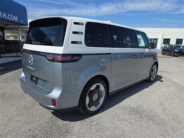 2025 Volkswagen ID. Buzz Pro Plus photo 3