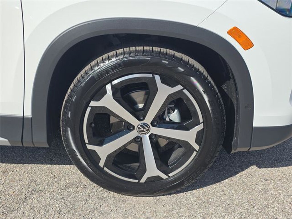 New 2026 Volkswagen Tiguan 2.0T SE SUV