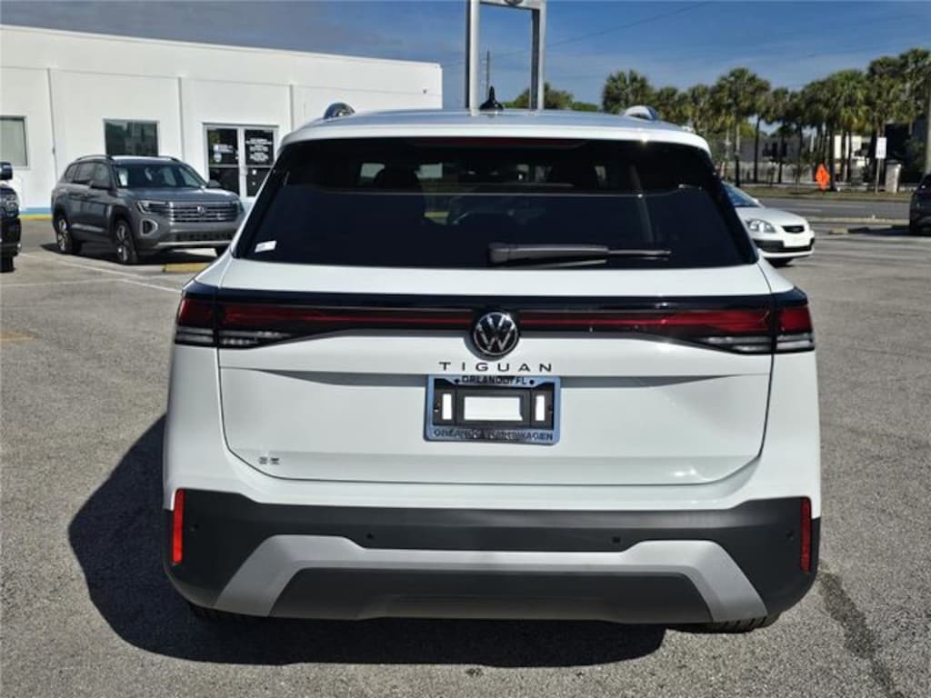New 2026 Volkswagen Tiguan 2.0T SE SUV