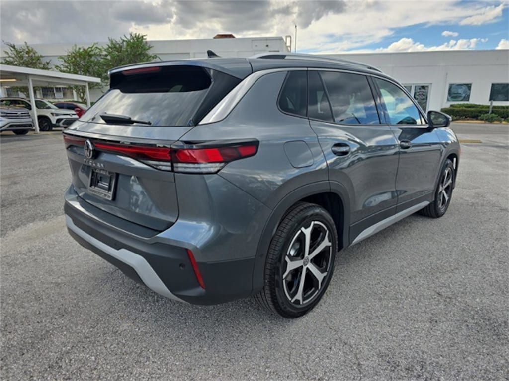 New 2025 Volkswagen Tiguan 2.0T SE SUV