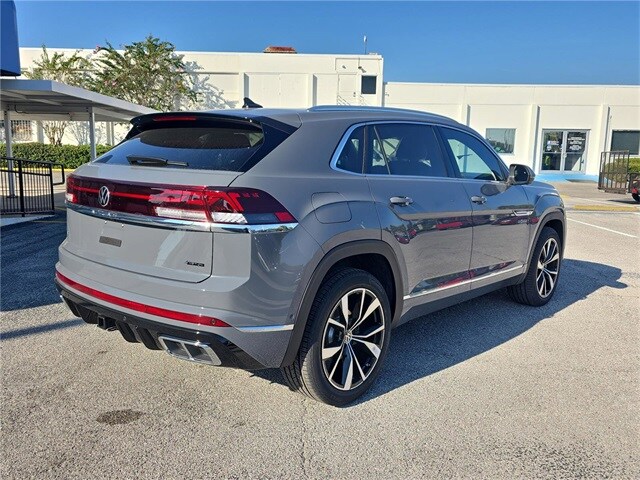 2026 Volkswagen Atlas Cross Sport SEL Premium R-Line photo 2