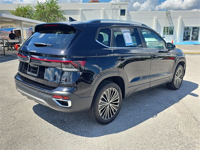 2025 Volkswagen Taos SE photo 2