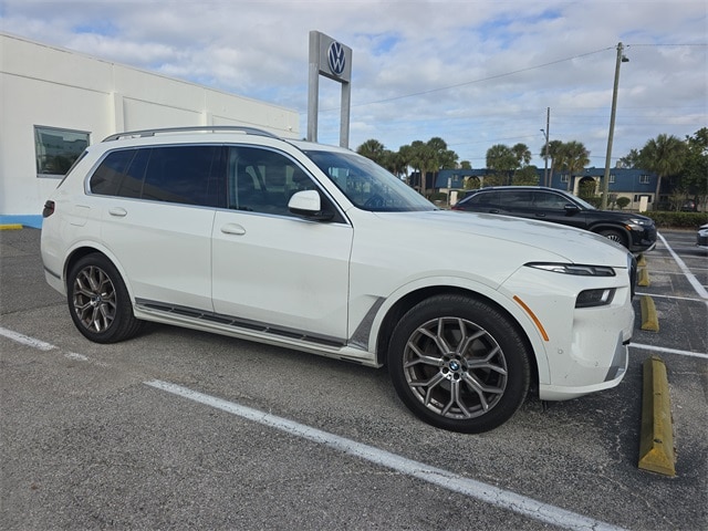 2025 BMW X7 40i's photo