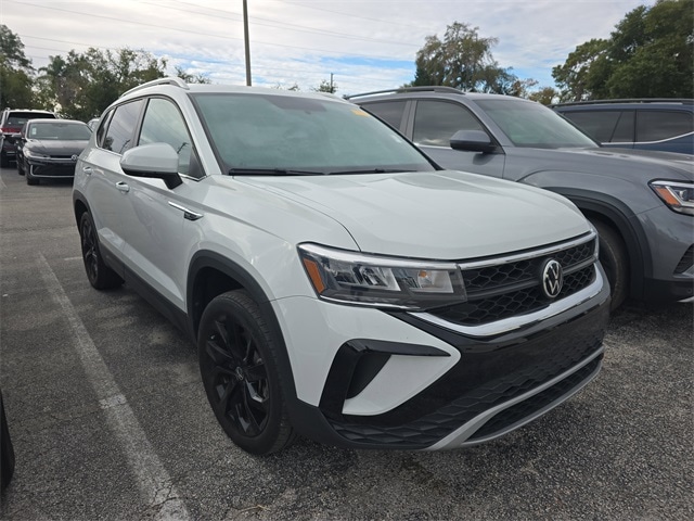 2022 Volkswagen Taos SE's photo