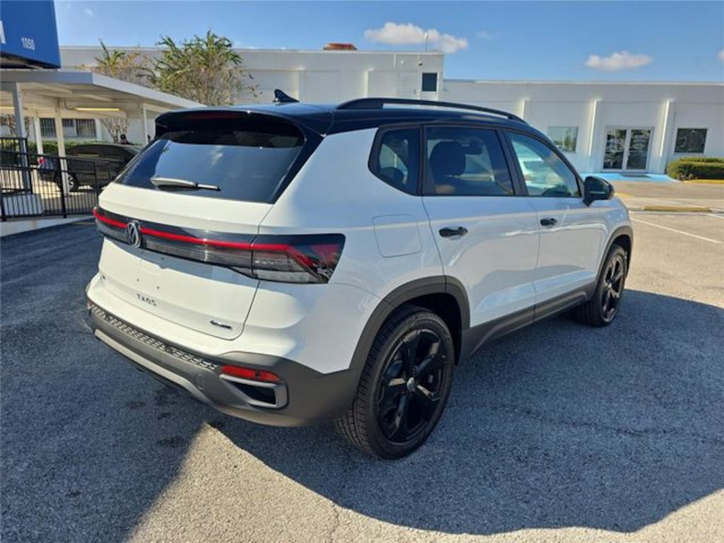 New 2026 Volkswagen Taos 1.5T SE Black SUV