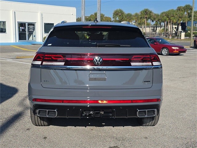 2026 Volkswagen Atlas Cross Sport SEL Premium R-Line photo 3