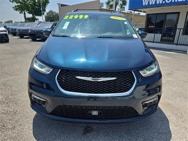 Used 2022 Chrysler Pacifica Touring L with VIN 2C4RC1BG4NR233469 for sale in Orlando, FL