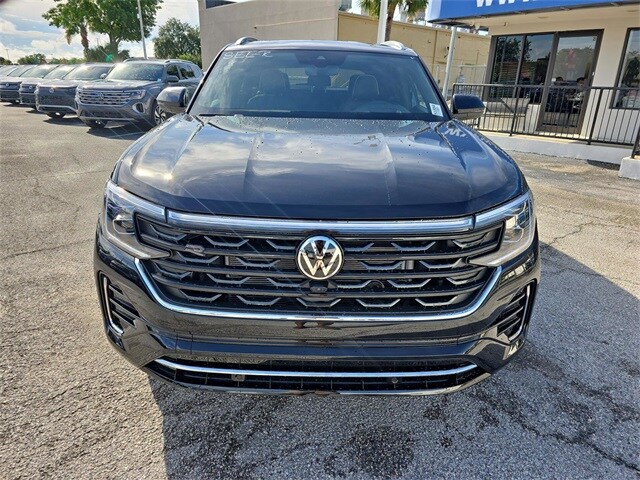 2025 Volkswagen Atlas Cross Sport SEL Premium R-Line photo 2