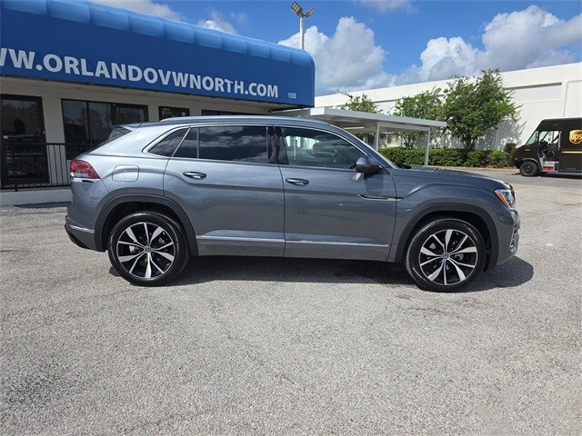 2025 Volkswagen Atlas Cross Sport SEL Premium R-Line photo 4