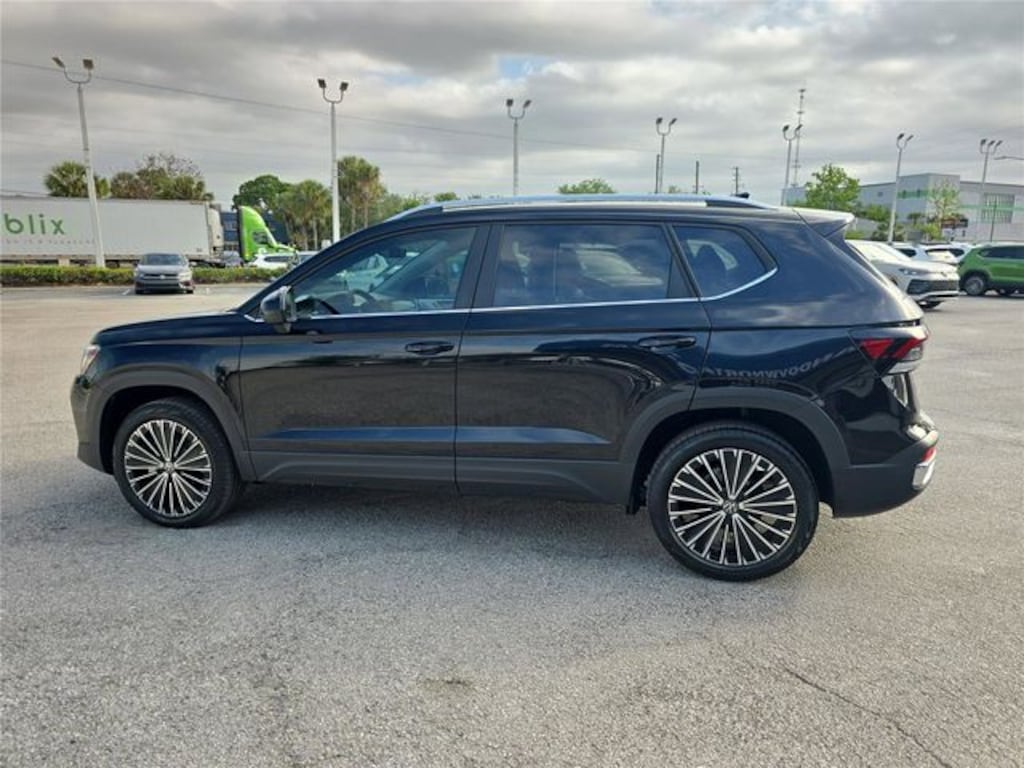 New 2026 Volkswagen Taos 1.5T SE SUV