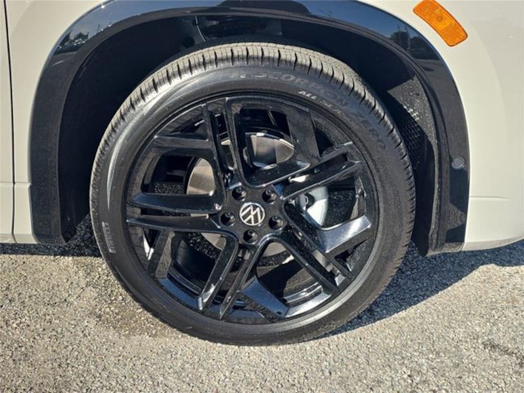 New 2026 Volkswagen Tiguan 2.0T SE R-Line Black SUV