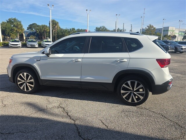 2023 Volkswagen Taos SE photo 2