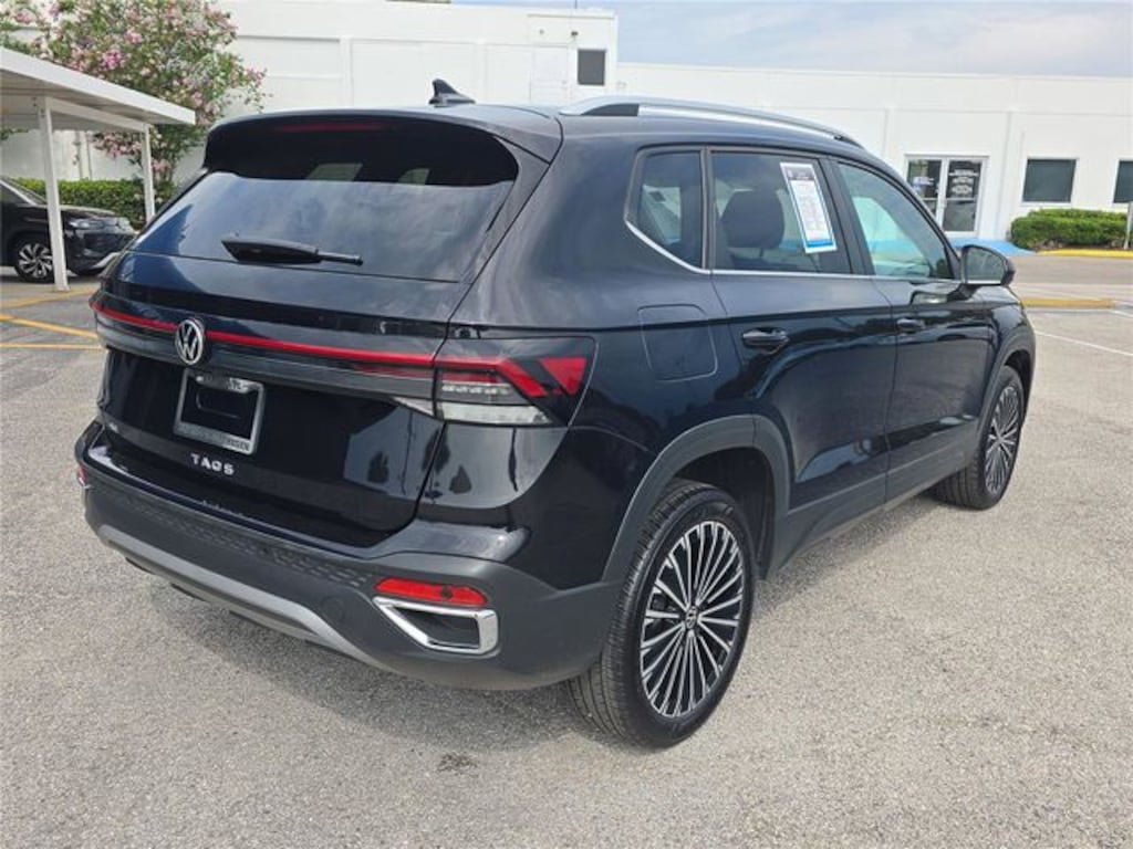 Used 2025 Volkswagen Taos 1.5T SE SUV