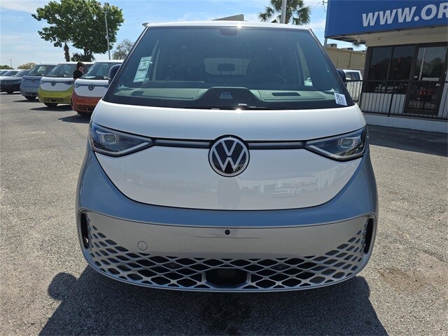 2025 Volkswagen ID. Buzz Pro Plus photo 2