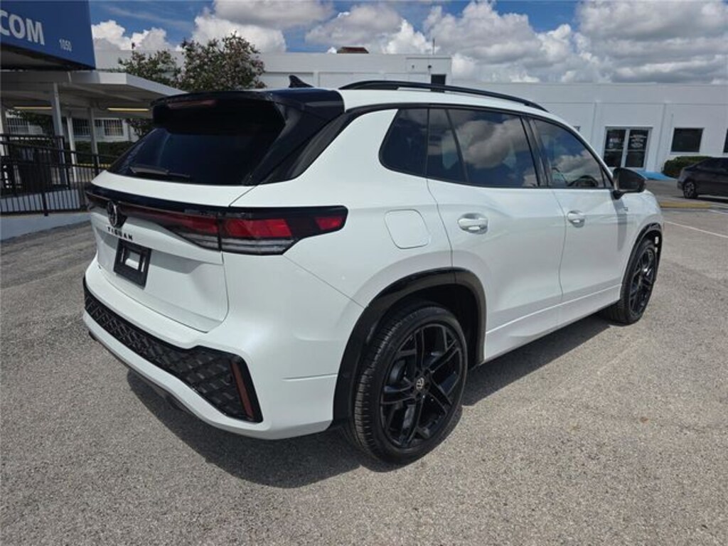 New 2026 Volkswagen Tiguan 2.0T SE R-Line Black SUV