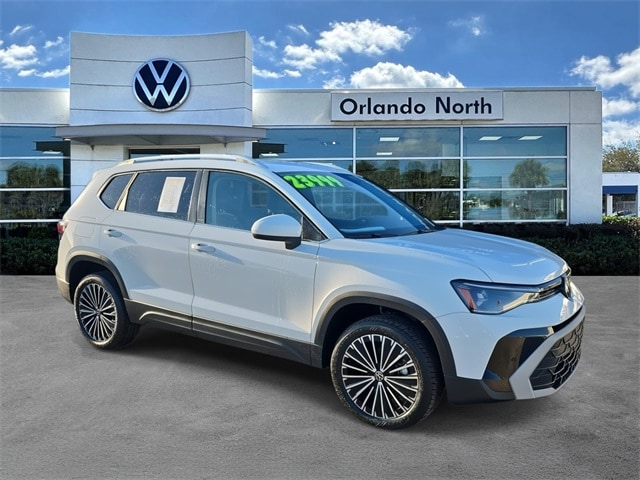 2025 Volkswagen Taos SE's photo