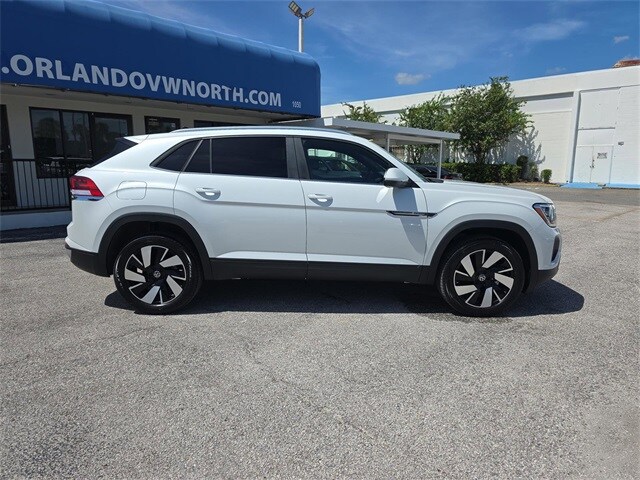 2026 Volkswagen Atlas Cross Sport SE Technology photo 3