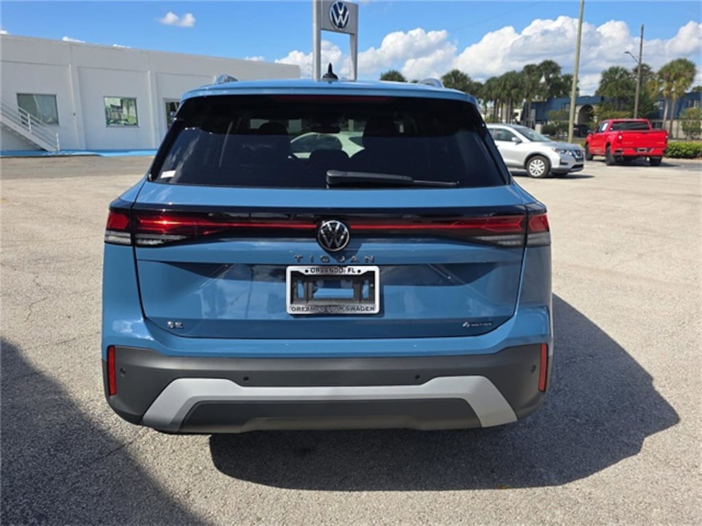New 2026 Volkswagen Tiguan 2.0T SE SUV