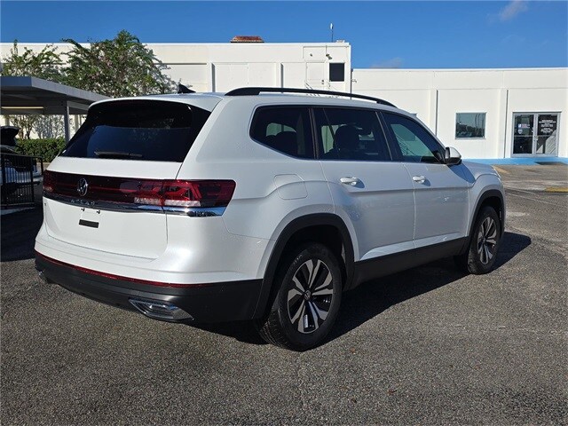 2026 Volkswagen Atlas SE photo 2