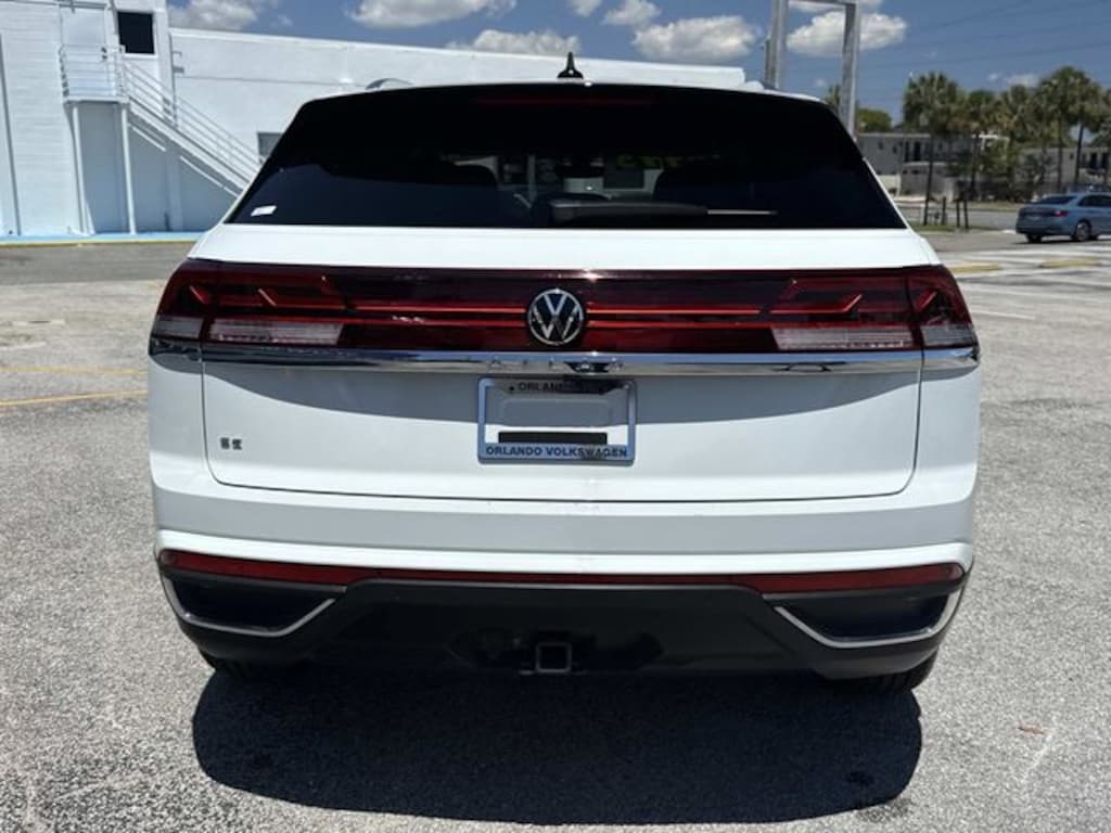 Used 2025 Volkswagen Atlas Cross Sport 2.0T SE w/Technology SUV