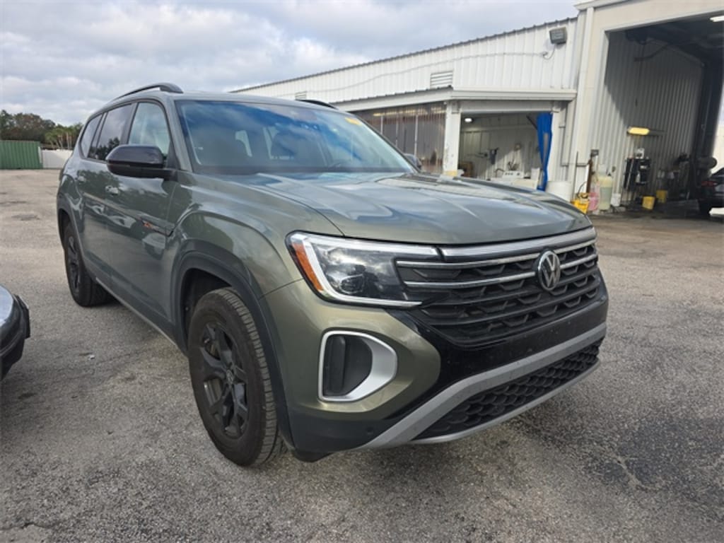 Used 2025 Volkswagen Atlas 2.0T Peak Edition SUV