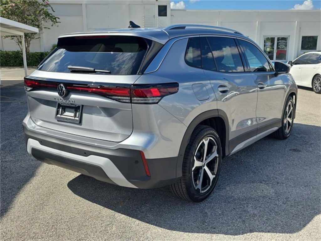 New 2026 Volkswagen Tiguan 2.0T SE SUV