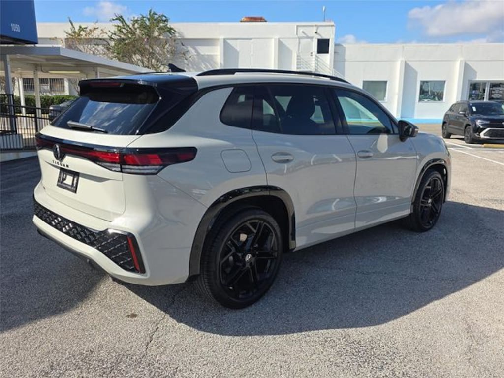 New 2026 Volkswagen Tiguan 2.0T SE R-Line Black SUV