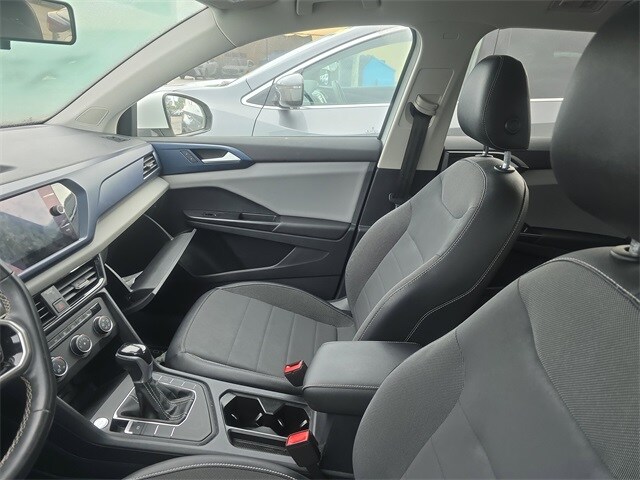 2022 Volkswagen Taos SE photo 3