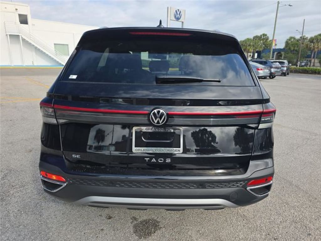 New 2026 Volkswagen Taos 1.5T SE SUV