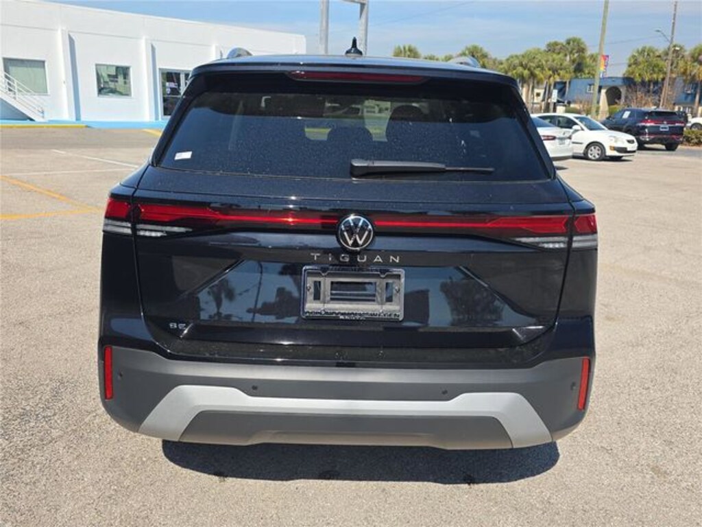 New 2026 Volkswagen Tiguan 2.0T SE SUV