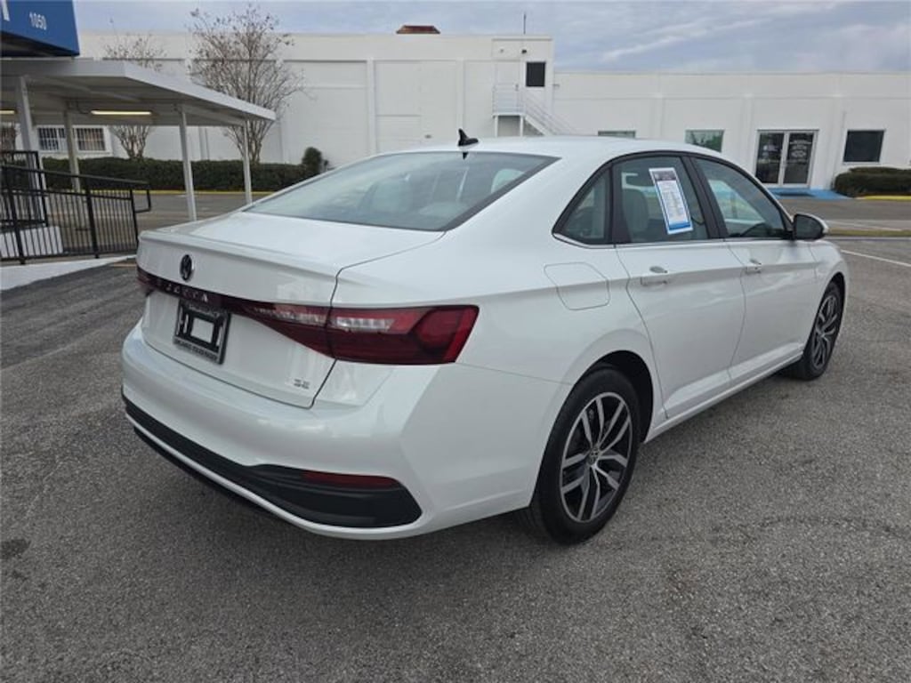 Used 2025 Volkswagen Jetta 1.5T SE Sedan