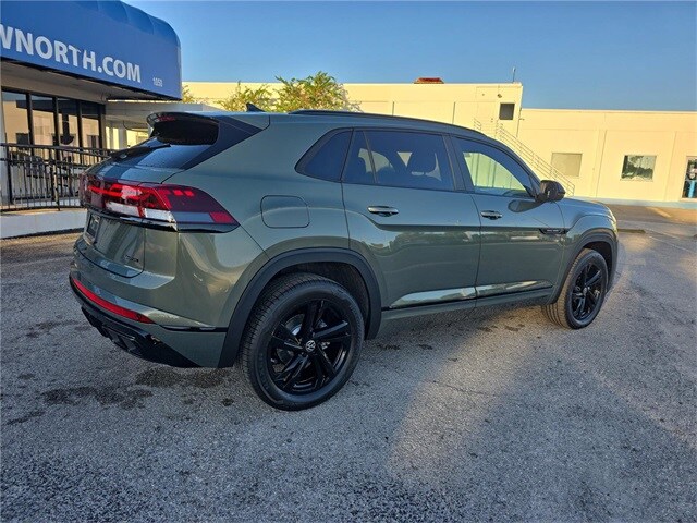 2026 Volkswagen Atlas Cross Sport SEL R-Line photo 3