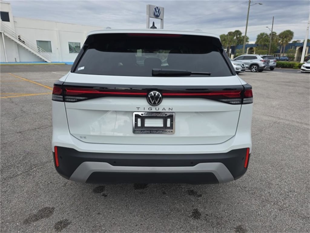New 2026 Volkswagen Tiguan 2.0T SE SUV