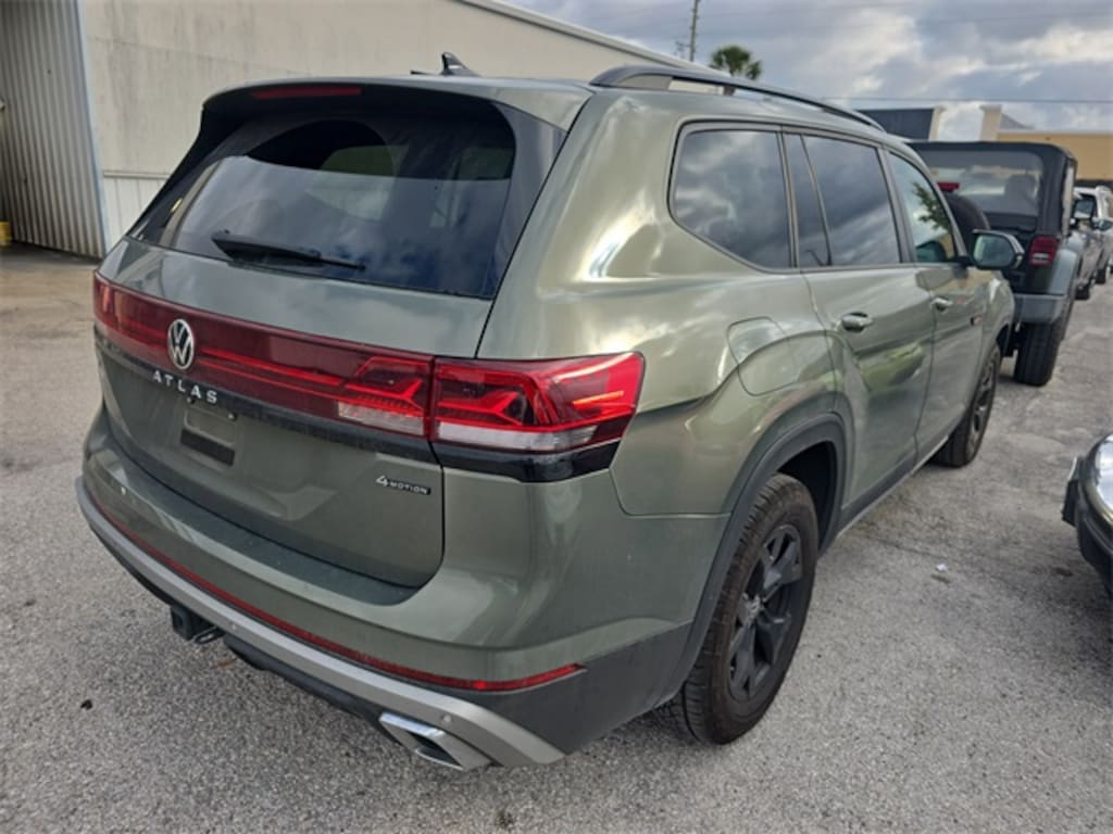 Used 2025 Volkswagen Atlas 2.0T Peak Edition SUV