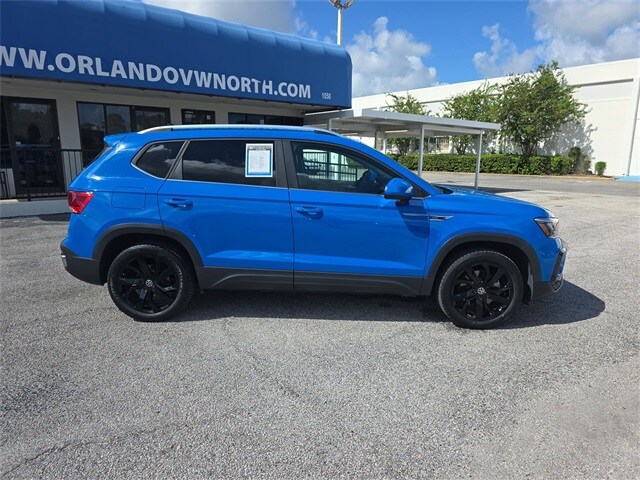 2022 Volkswagen Taos SE photo 3
