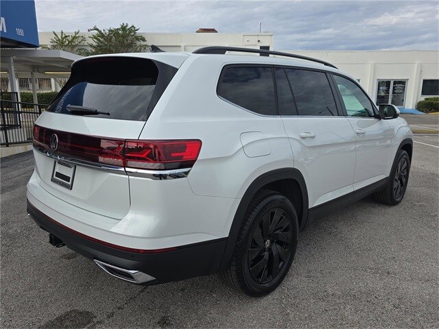 2026 Volkswagen Atlas SE Technology photo 2