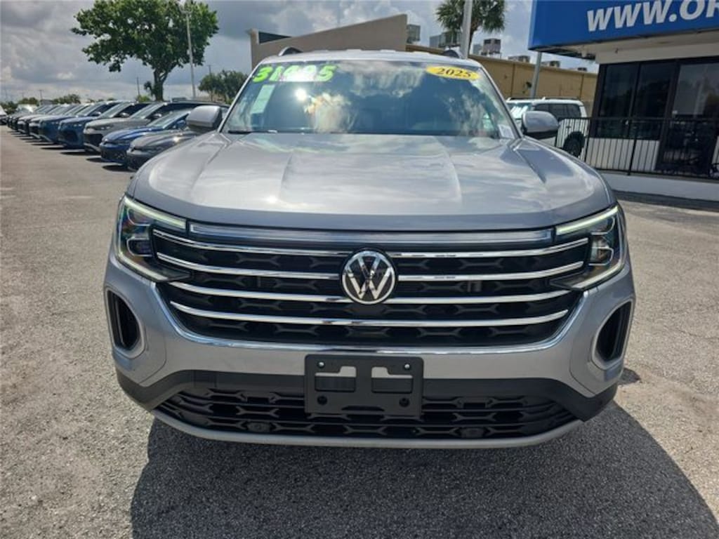 Used 2025 Volkswagen Atlas 2.0T SE w/Technology SUV