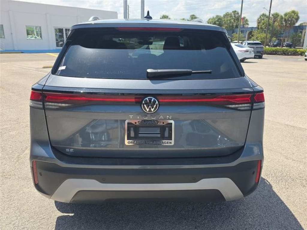 New 2026 Volkswagen Tiguan 2.0T SE SUV