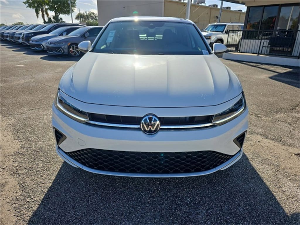 New 2025 Volkswagen Jetta 1.5T SE Sedan