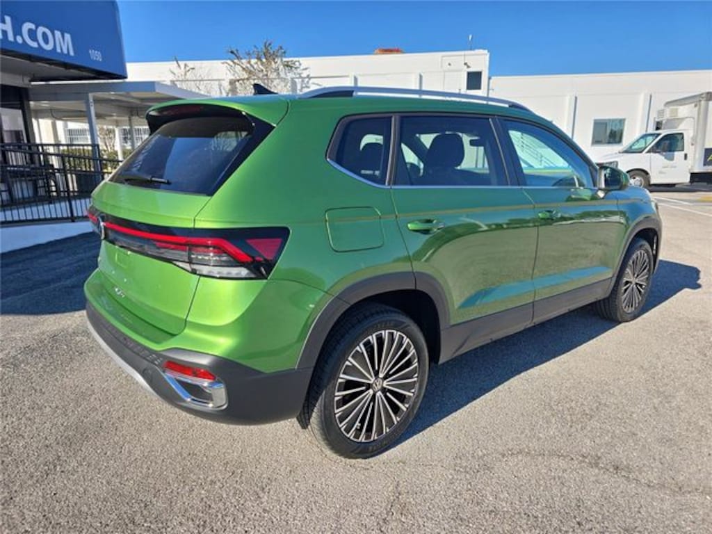 New 2026 Volkswagen Taos 1.5T SE SUV