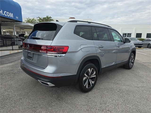 2026 Volkswagen Atlas SE photo 2