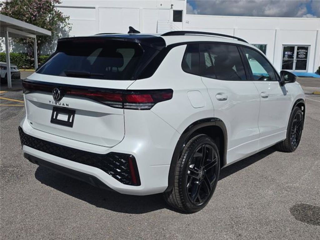 New 2026 Volkswagen Tiguan 2.0T SE R-Line Black SUV