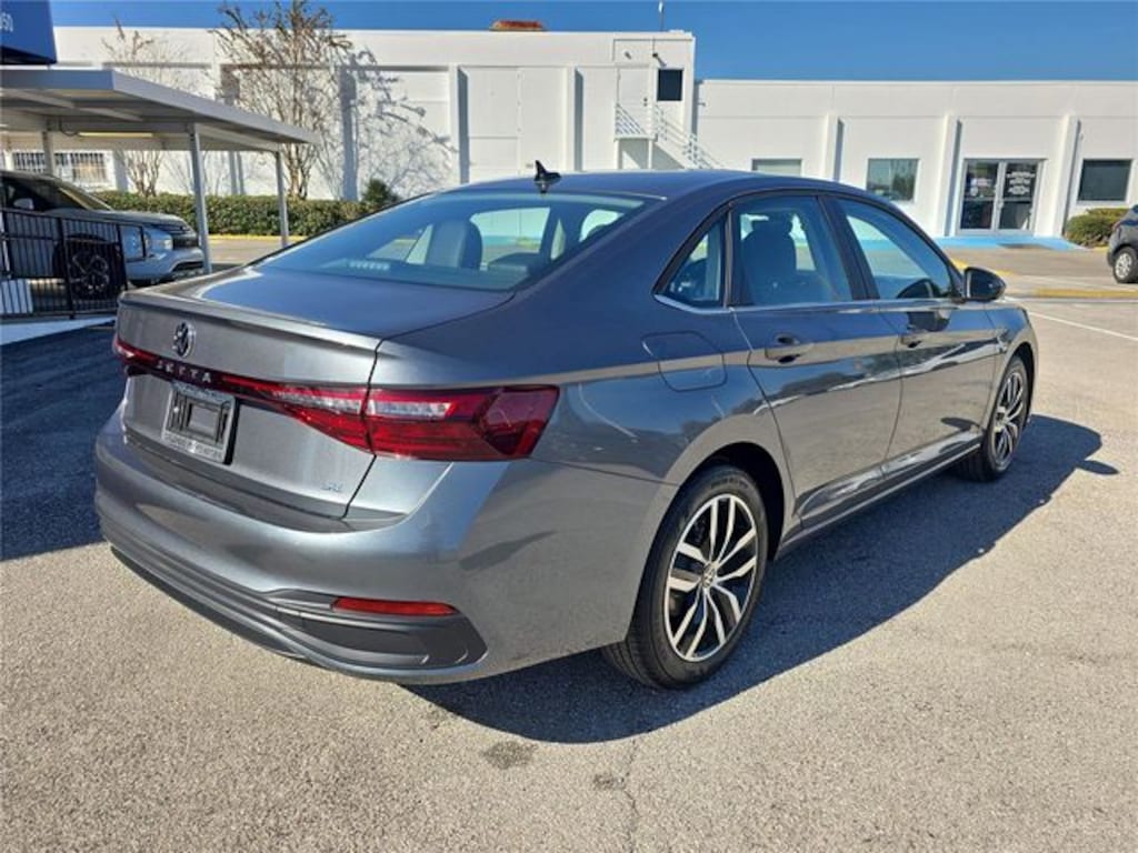 New 2026 Volkswagen Jetta 1.5T SE Sedan