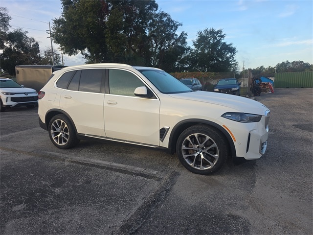2025 BMW X5 50e's photo